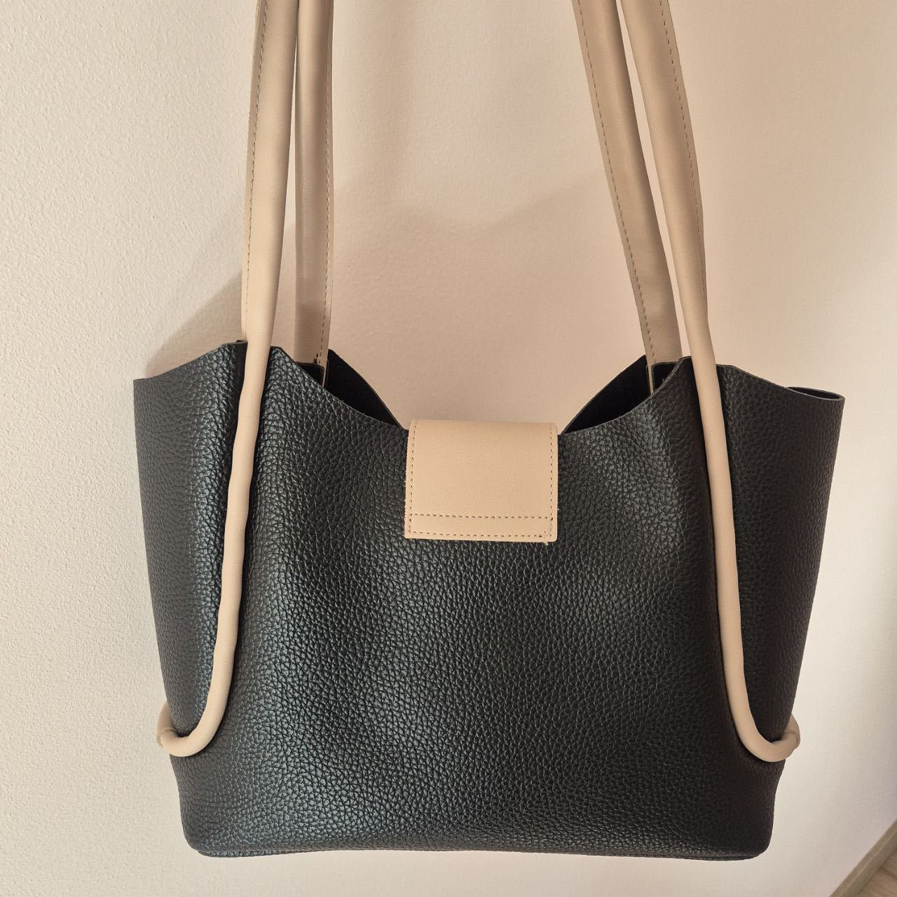 Women's black with beige shopper