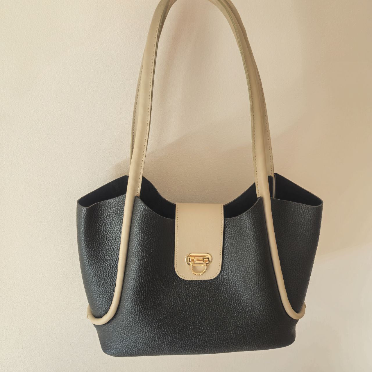 Women's black with beige shopper