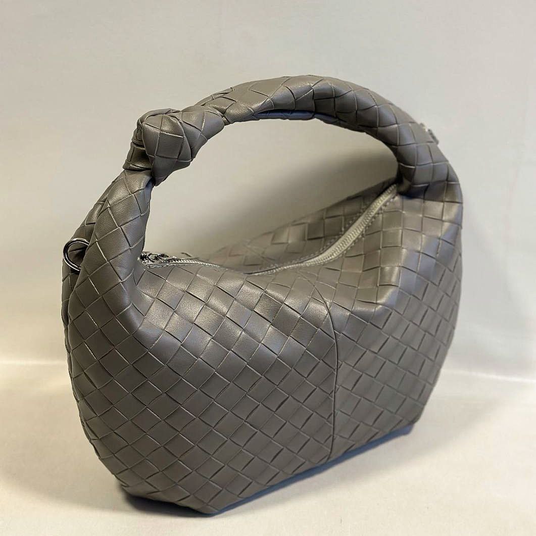 Women's quilted medium size bag